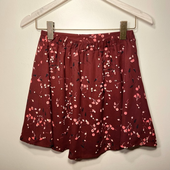 🌻2/$12 EXPRESS XS MAROON FLORAL SKIRT - LIKE NEW - Picture 5 of 7